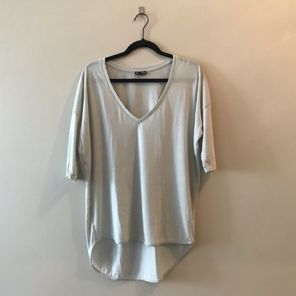 Express V Neck Three Quarter sleeve London Tee, M